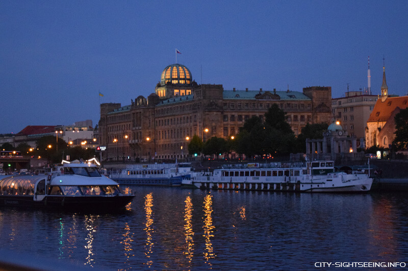 Moldau, Bootsfahrt, Schifffahrt, Sightseeing, Sehenswürdigkeiten, Prag